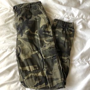 CAMO JOGGERS